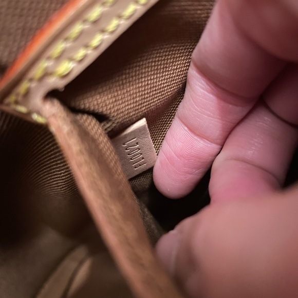 Louis Vuitton Alma monogram bag - Picture 11 of 11